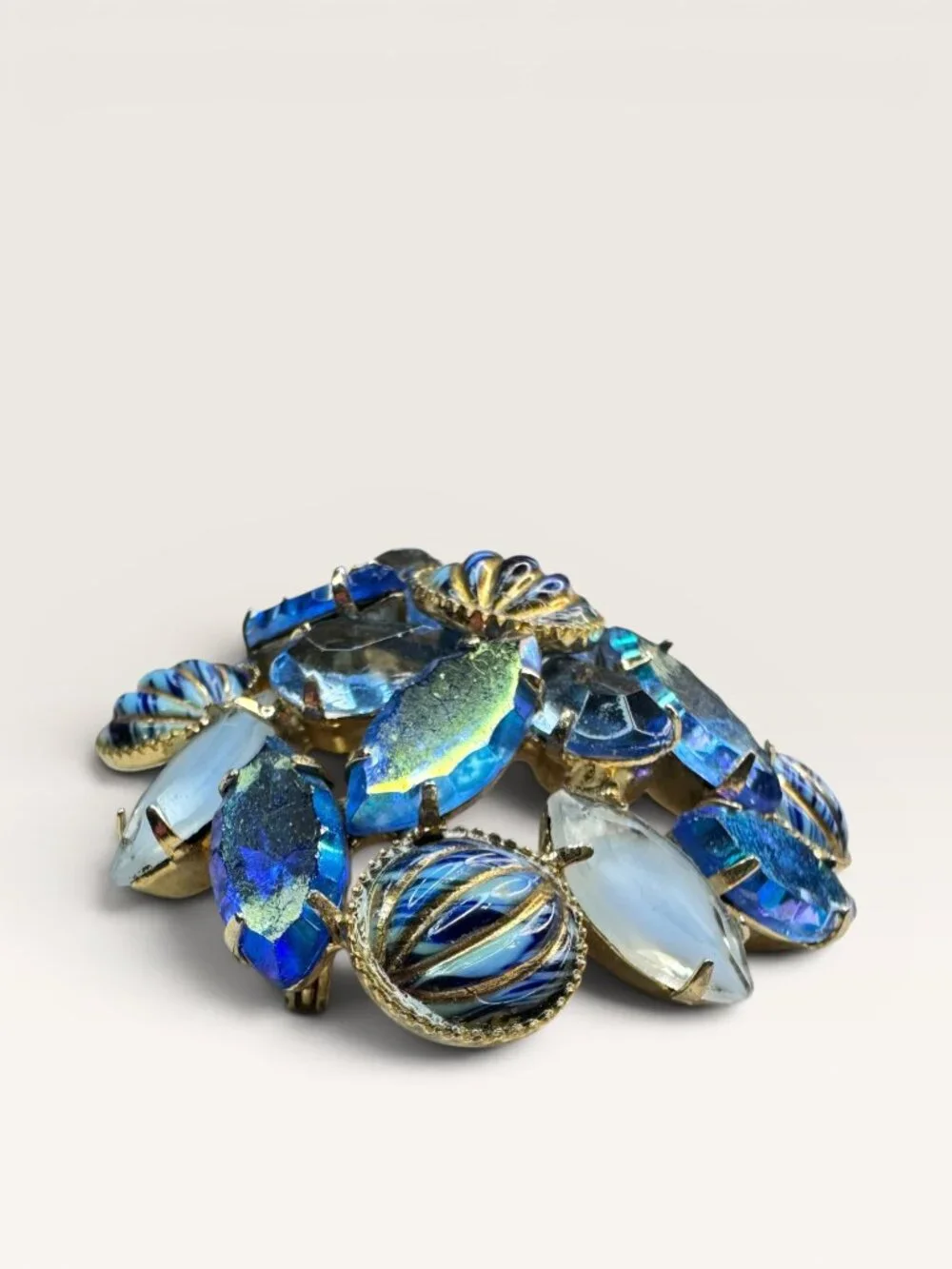 1950s Blue White Art Glass Crystal Cluster Brooch Gold Tone Statement Vintage